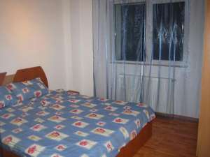 Inchiriez apartament 3 camere Sinaia