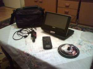Vand sau schimb  DVD portabil Sony