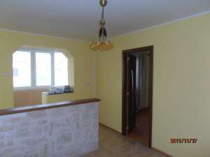 OCAZIE BACAU � VAND 3 CAMERE PE MILCOV,  COMPLET RENOVAT,  CU BAIA SI BUCATARIA MARITA,  BALCON