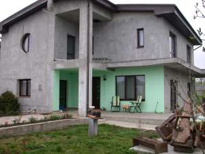 vand casa zona superba
