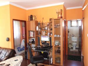 Vand sau schimb casa in Ungaria cu apartament 3 camere in Oradea