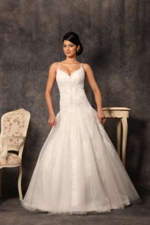 vand 2 rochii de mireasa noi ne folosite la un pret f bun 0763206179