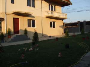 SHIMB SAU AND VILA IN BUZAU