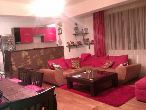 VAND APARTAMENT DE LUX  3 CAMERE SECTOR 1