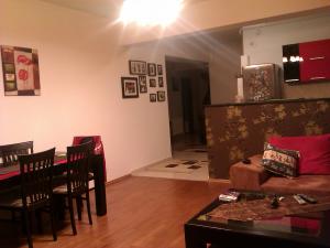 VAND APARTAMENT DE LUX  3 CAMERE SECTOR 1