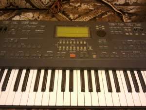 Korg IS 35,  stare de functionare exceptionala + Cutie de protectie TEGO