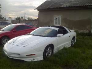 Dezmembrez Pontiac Firebird Formula 2000