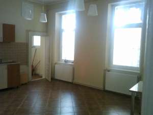 Particular inchiriez cu posibilitate de cumparare,     apartament la casa deosebit de spatios. Apart