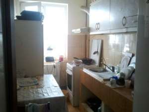 BACAU VAND APARTAMENT 2 CAMERE DECOMANDAT PE CORNISA,  LA ETAJUL 3,  CU CENTRALA