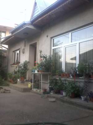 Casa si spatiu comercial de vanzare in Voluntari