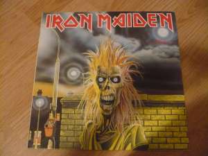 vand placi picap cu o vechime de 30 ani cu artistii:Madonna, Iron maiden, Roxette, Bryan Adams, U2 -