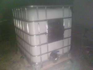 vand butoi pvc capacitate 1000litri cu grilaj metalic