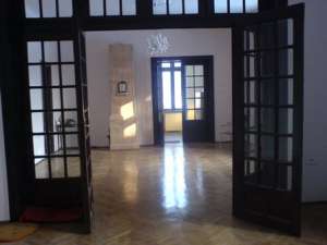 Inchiriere vila in zona Unirii,  dispusa pe D+P+M,  suprafata 300 mp