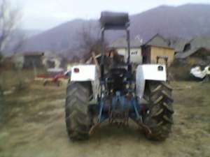 Vind Tractor 4*4 Ford 4610 in 3 Pistone cu Frontal cu Cupa Import