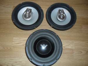 vand difuzoare auto si un Woofer