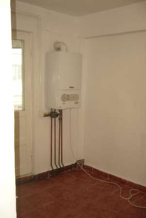 APARTAMENT 2 CAMERE DECOMANDAT IN ZONA DE JOS A ORASULUI,  ETAJ I,  CU CENTRALA