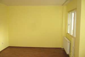 APARTAMENT 2 CAMERE DECOMANDAT IN ZONA DE JOS A ORASULUI,  ETAJ I,  CU CENTRALA
