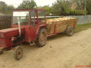 tractor u 445 cu accesorii