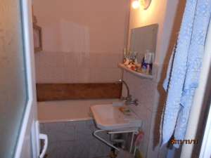 VAND IN BACAU APARTAMENT CU 2 CAMERE PE MILCOV,  CU BALCON MARE