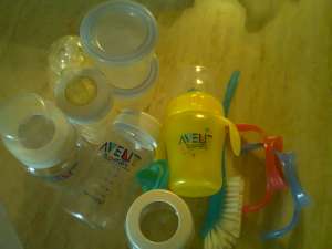 Vand set bebelusi,  copii 0+ Avent,  perie,  biberoane,  sticle,  tetine,  pahare mancare