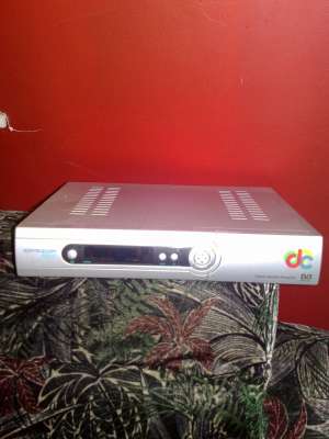 VAND DECODOR DOLCE DE LA ROM TELECOM DOO BUCATI CU TELECOMENZI ORIGINALE 0765010430