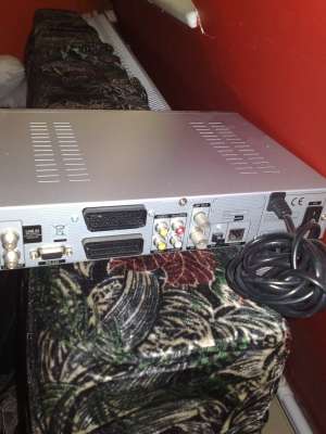 VAND DECODOR DOLCE DE LA ROM TELECOM DOO BUCATI CU TELECOMENZI ORIGINALE 0765010430