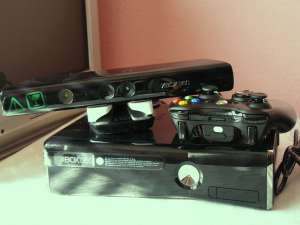 XBox 360Slim 250NOU!+Kinect