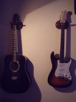 Vand chitara electrica Squier Fender Bullet Strat. (mai are un an garantie)