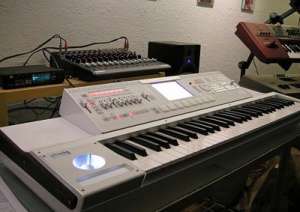 Selling Original : Korg PA800 Pro Arranger : � 500 / Yamaha Tyros 4 � 1, 900 ...