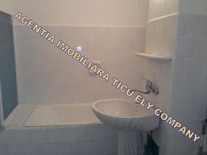 Vindem apartament in Navodari 05*