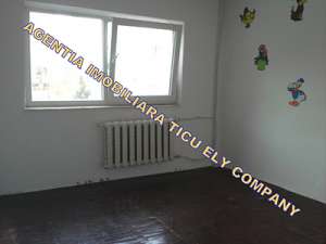 Vindem apartament in Navodari 05*