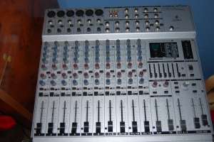 Vand 2 boxe peavey pro15