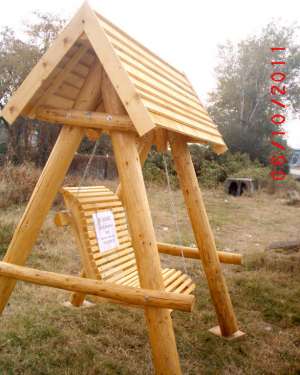 Vand obiecte rustice din lemn