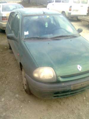 VAND RENAULT CLIO 1999 an .pentru piese