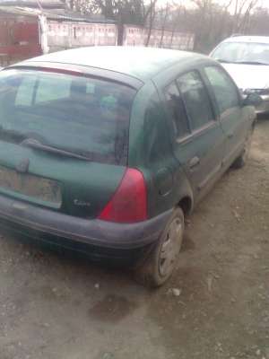 VAND RENAULT CLIO 1999 an .pentru piese