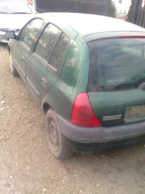 VAND RENAULT CLIO 1999 an .pentru piese