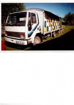 Vand Camion  cu Pavilion de 66 de stupi
