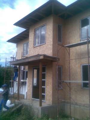 CONSTRUCTII CASUTE DIN LEMN LA NUMAI 160 EURO/MP.