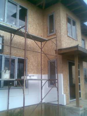 CONSTRUCTII CASUTE DIN LEMN LA NUMAI 160 EURO/MP.