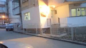 Vand apartament( parter,  acces stradal)  transformat in spatiu comercial