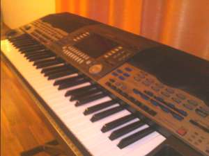 Vand Yamaha Psr 9000 Pret 1000 E neg