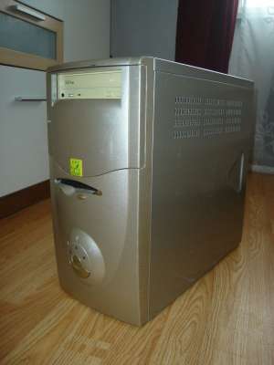 Vand calculator PENTIUM IV complet dotat