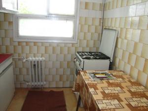 Particular vand apartament cu 3 camere decomandat