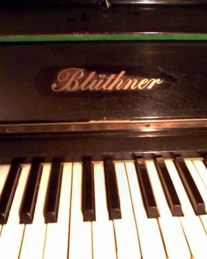 PIANINO BLUTHNER