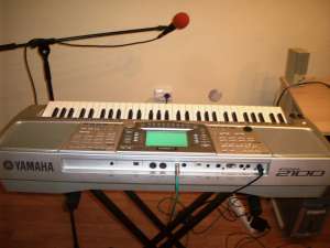 YAMAHA PSR 2100