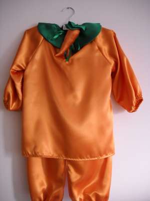 vand costume de legume si fructe