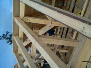 construiesc case vile la rosu