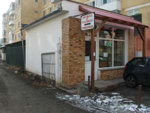 Magazin cu anexe (42 mp),  depozit (50 mp),  curte interioara (50 mp)