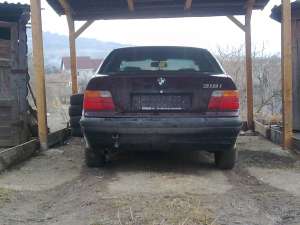 vand bmw 318 avariat