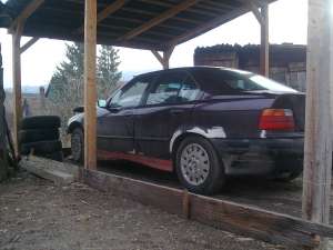 vand bmw 318 avariat